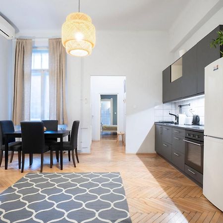 Super Comfort Apartment With 3 Rooms Next To Opera Budapest Exterior photo